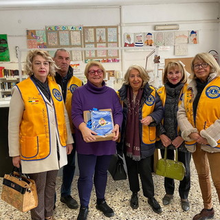‘Come riciclare la carta’, Lions Club Sanremo Matutia dona un Kit Mastro Cartaio alla scuola primaria Rubino