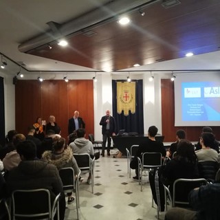 Taggia: i ragazzi dell'Alberghiero a lezione di prevenzione antitumorale con il dott. Claudio Battaglia