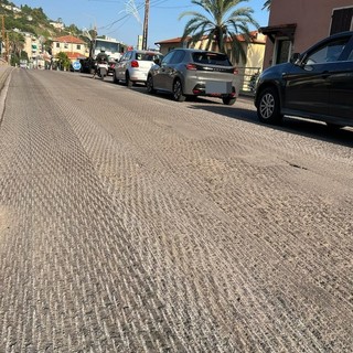 Bordighera, prosegue il piano asfalti: iniziati i lavori in via Arziglia Bordighera, prosegue il piano asfalti: iniziati i lavori in via Arziglia
