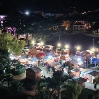 Scatta "Loano Christmas": il 30 novembre apre il “Villaggio Magie di Natale”, il più bello della Liguria Scatta "Loano Christmas": il 30 novembre apre il “Villaggio Magie di Natale”, il più bello della Liguria