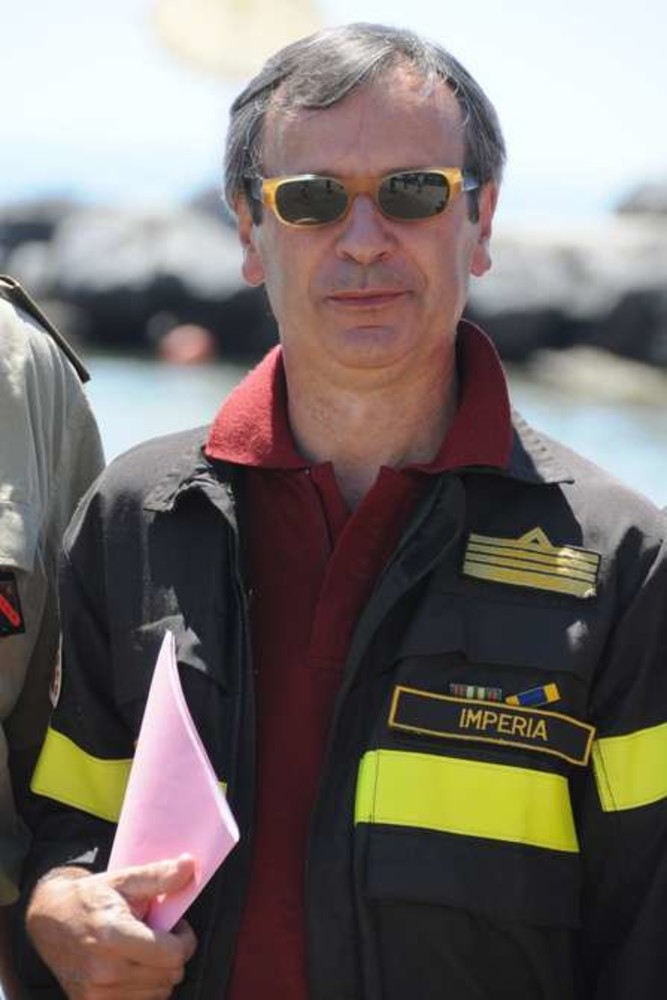 Il Comandante Provinciale dei Vigili dei uoco Leonardo Bruni Il Comandante Provinciale dei Vigili dei uoco Leonardo Bruni