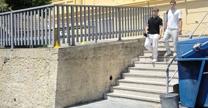 Maturità 2026, archiviata la prima prova: tra sollievo, sorprese e tracce inattese, il commento degli studenti sanremesi Maturità 2026, archiviata la prima prova: tra sollievo, sorprese e tracce inattese, il commento degli studenti sanremesi