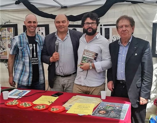 Fiera del libro di Imperia - Libri da Gustare: applausi per Luca Iaccarino, Marco Damele, Danilo Paparelli e Laura Maragliano. Fiera del libro di Imperia - Libri da Gustare: applausi per Luca Iaccarino, Marco Damele, Danilo Paparelli e Laura Maragliano.