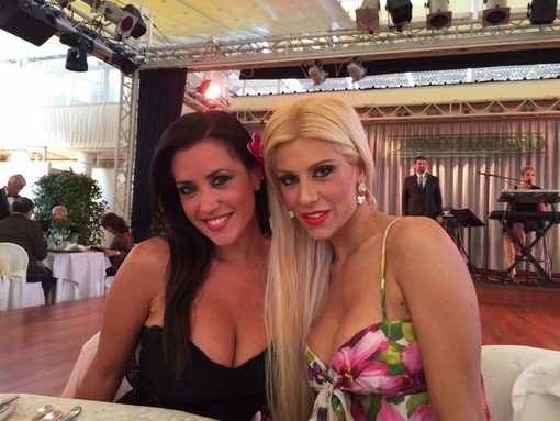 Sanremo: 'La Bonas' e 'La Supplente', le due soubrette di 'Avanti un altro' ospiti a sorpresa del Ristorante Roof Garden del Casinò