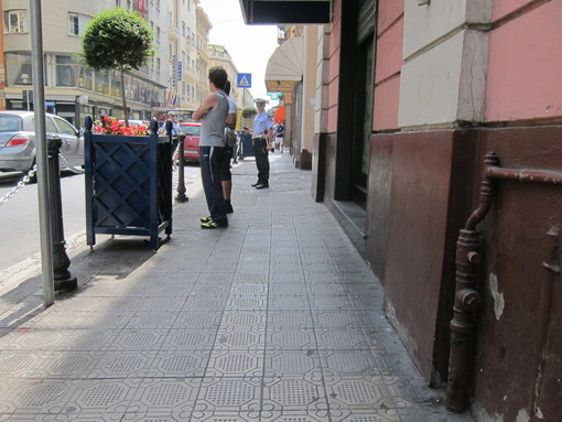 Sanremo: lite in via Roma tra extracomunitari, fuggiti i protagonisti dell'accaduto Sanremo: lite in via Roma tra extracomunitari, fuggiti i protagonisti dell'accaduto
