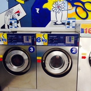 Lavanderia a gettoni: i vantaggi di un business sempre più diffuso