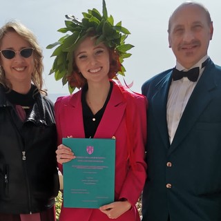 Ventimiglia: laurea in lettere, musica e spettacolo per Syria Castello, congratulazioni dai famigliari