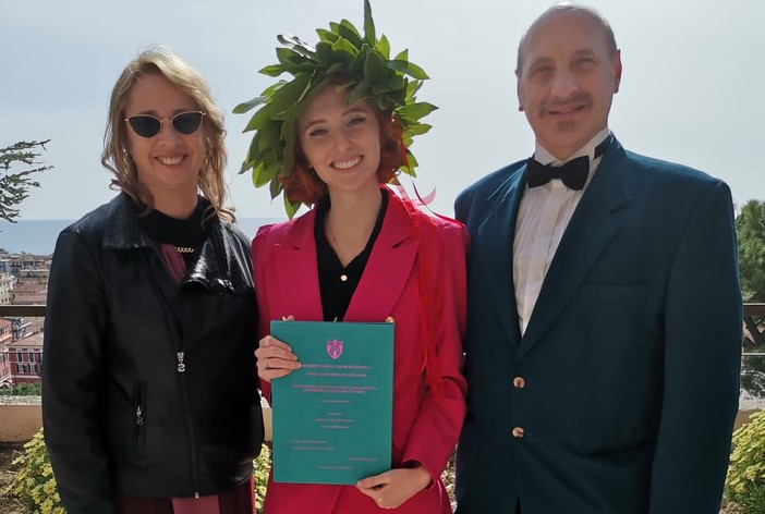 Ventimiglia: laurea in lettere, musica e spettacolo per Syria Castello, congratulazioni dai famigliari