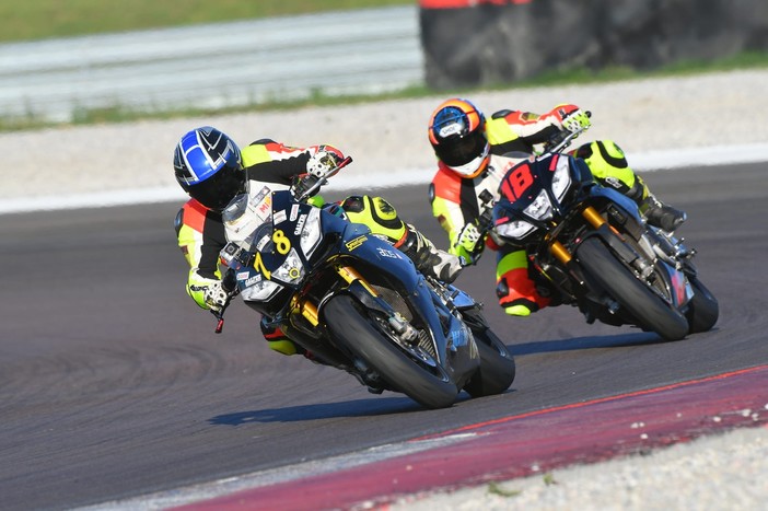 Addio a Luca Sessolo, il pilota imperiese morto dopo l’incidente in pista. La moglie: “Il suo cuore salverà un’altra vita” Addio a Luca Sessolo, il pilota imperiese morto dopo l’incidente in pista. La moglie: “Il suo cuore salverà un’altra vita”