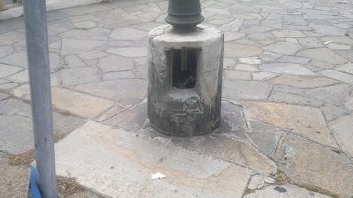 Imperia: lampioni alla Spianata senza sportello di copertura dei cavi elettrici. Zagarella: "Nessun rischio"