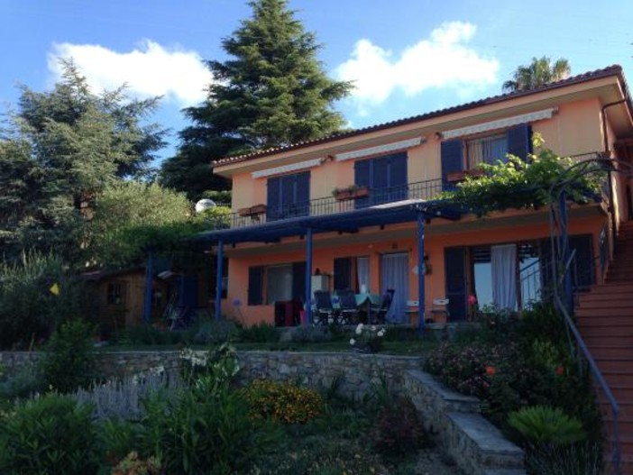 Il B&B ‘La Mimosa del Golfo’ di Ospedaletti riceve il certificato di eccellenza Tripadvisor 2016 Il B&B ‘La Mimosa del Golfo’ di Ospedaletti riceve il certificato di eccellenza Tripadvisor 2016