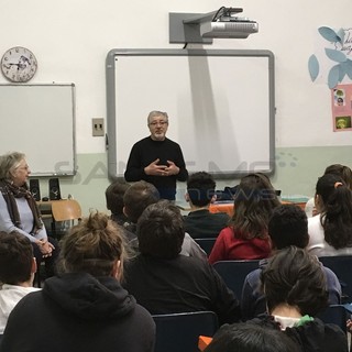 Taggia: i bambini della Scuola Ruffini a lezione di legalità con il testimone di giustizia Rocco Mangiardi Taggia: i bambini della Scuola Ruffini a lezione di legalità con il testimone di giustizia Rocco Mangiardi