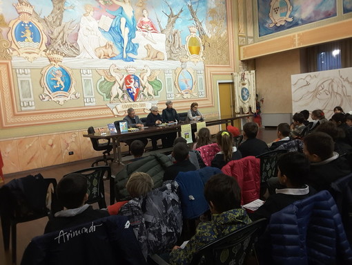 Diano Marina: martedì 19 dicembre alle ore 15 è stato presentato il libro per ragazzi di Marino Muratore ‘La scuola degli asini’