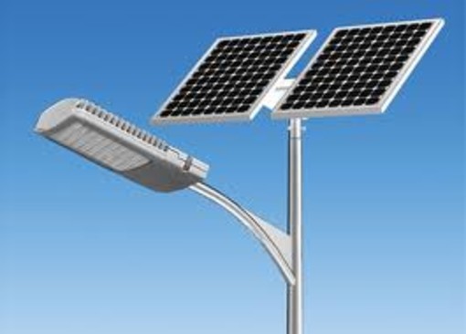 Ventimiglia: lampioni a led alimentati da pannelli solari, il suggerimento di un cittadino