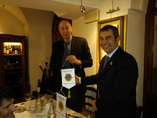 Bordighera: i soci del Lions Club Ottoluoghi ringraziano il presidente dopo il meetup di martedì scorso