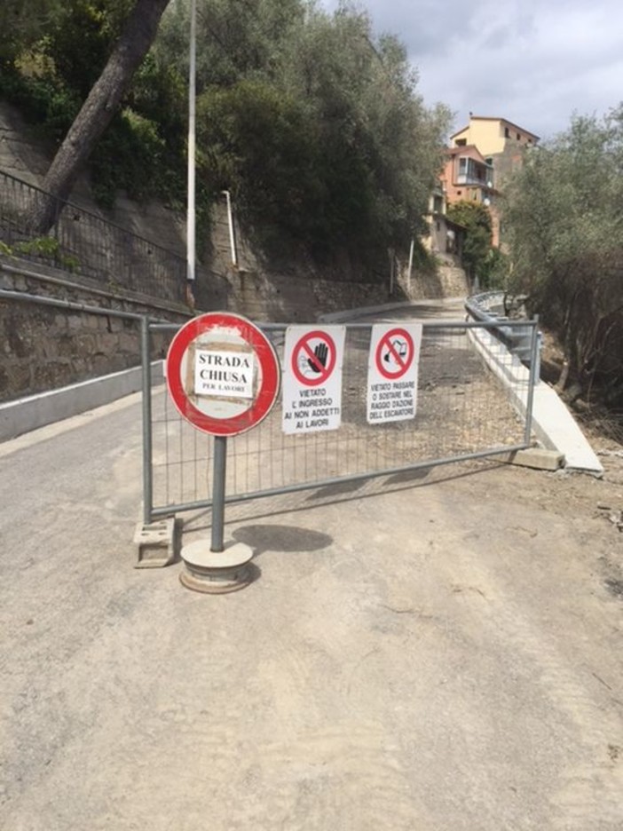 Cipressa: lamentele sui lavori di rifacimento della strada provinciale che porta a Lingueglietta. La risposta del Comune Cipressa: lamentele sui lavori di rifacimento della strada provinciale che porta a Lingueglietta. La risposta del Comune