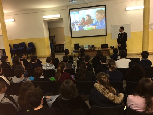 Sanremo: gli studenti della Pascoli a lezione di legalità con i Carabinieri