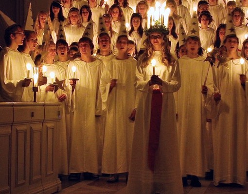 Esibizione del Coro di Santa Lucia a Villa Nobel di Sanremo Esibizione del Coro di Santa Lucia a Villa Nobel di Sanremo