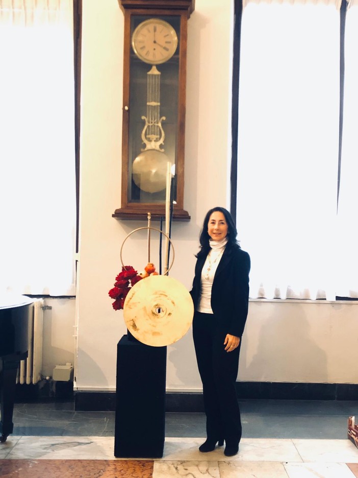 Imperia: la consigliera di Area Aperta Laura Marabello ha realizzato la composizione floreale a palazzo comunale