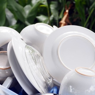 Il lavapiatti, una delle figure fondamentali nella brigata di cucina