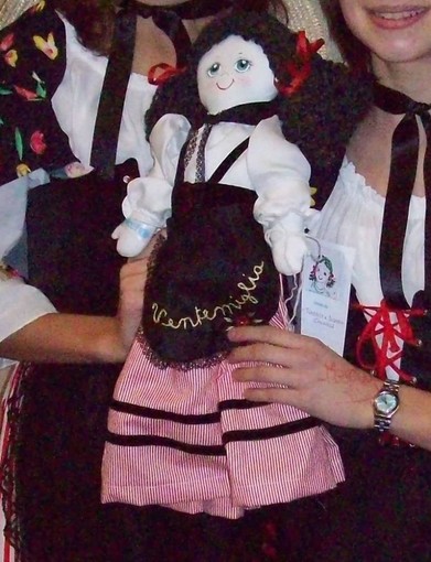 Ventimiglia: ecco le nuove pigotte locali per il Desbaratu