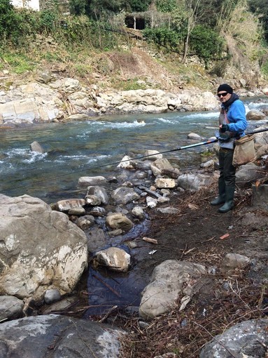 L'Assessore Regionale Stefano Mai alla gara di pesca nel torrente Nervia L'Assessore Regionale Stefano Mai alla gara di pesca nel torrente Nervia