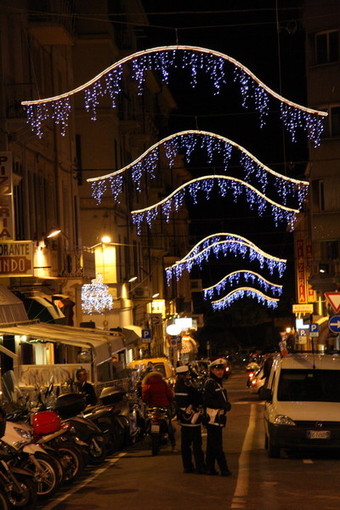 Diano Marina: anche quest'anno ci saranno le luminarie. Chiappori: "Noi tra i pochi a pagarle totalmente" Diano Marina: anche quest'anno ci saranno le luminarie. Chiappori: "Noi tra i pochi a pagarle totalmente"