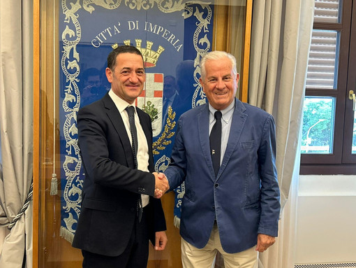 Imperia, ferrovia dismessa al Comune per la realizzazione della pista ciclopedonale: la firma in Municipio Imperia, ferrovia dismessa al Comune per la realizzazione della pista ciclopedonale: la firma in Municipio