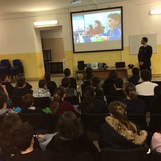 Sanremo: gli studenti della Pascoli a lezione di legalità con i Carabinieri Sanremo: gli studenti della Pascoli a lezione di legalità con i Carabinieri