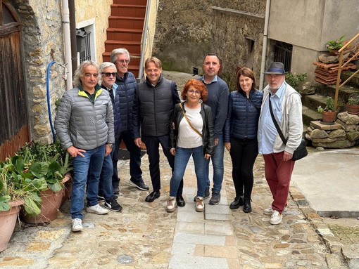 L'assessore Scajola a Bajardo e Ceriana per due interventi di rigenerazione urbana: "recuperiamo vie e spazi, sostegno concreto al territorio" (foto)