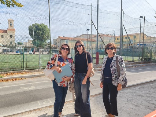 Vallecrosia al Mare, cantiere in via Don Bosco. La minoranza: "Persone cadute e carrozzine in mezzo alla strada, è molto pericoloso" (Foto e video) Vallecrosia al Mare, cantiere in via Don Bosco. La minoranza: "Persone cadute e carrozzine in mezzo alla strada, è molto pericoloso" (Foto e video)