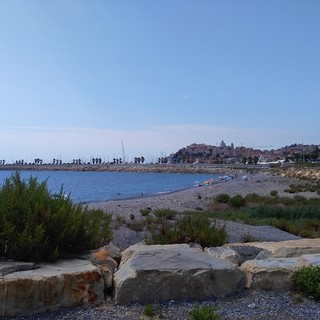 Imperia, mare e disabilità: la Giraffa a rotelle chiede al Comune che venga attrezzata la spiaggia del parco urbano