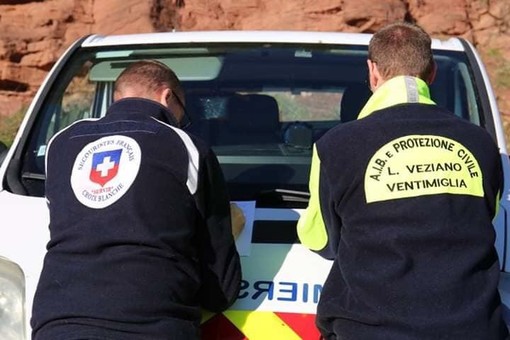 Ventimiglia: la Protezione Civile in Francia per un incontro formativo con i cinofili. "Allo studio una convenzione per i mezzi operativi" Ventimiglia: la Protezione Civile in Francia per un incontro formativo con i cinofili. "Allo studio una convenzione per i mezzi operativi"