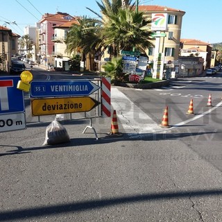 Bordighera: chiuso al traffico il centro città per i lavori sul ponte rio Borghetto e l’asfaltatura dell’Aurelia Bordighera: chiuso al traffico il centro città per i lavori sul ponte rio Borghetto e l’asfaltatura dell’Aurelia