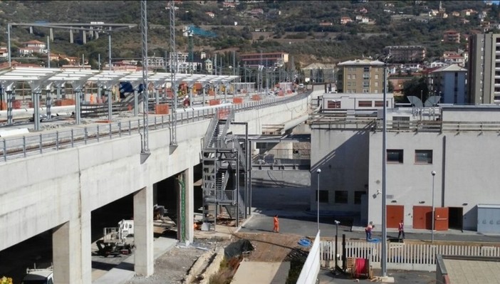 Imperia: la dura risposta del "Comitato Utenti Trenitalia del Ponente" allo slittamento del completamento della stazione. Intervista a Sebastiano Lopes Imperia: la dura risposta del "Comitato Utenti Trenitalia del Ponente" allo slittamento del completamento della stazione. Intervista a Sebastiano Lopes