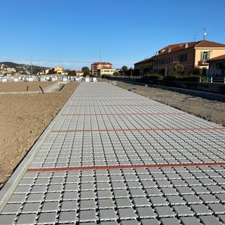 Ventimiglia, proseguono i lavori per i parcheggi in Corso Genova (foto) Ventimiglia, proseguono i lavori per i parcheggi in Corso Genova (foto)