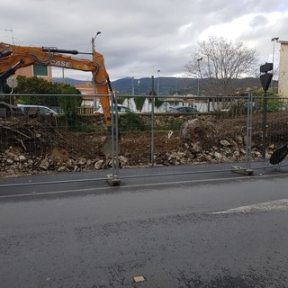 Diano Marina: al via i lavori per l'attraversamento dell'ex sedime ferroviario. Za "Accorcerà le distanze tra la città a monte e a valle" (foto) Diano Marina: al via i lavori per l'attraversamento dell'ex sedime ferroviario. Za "Accorcerà le distanze tra la città a monte e a valle" (foto)
