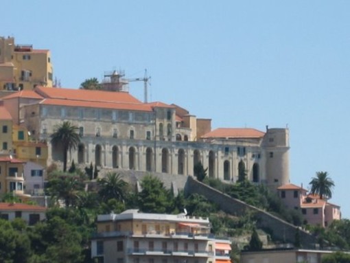 Imperia: atti di vandalismo alle logge di Santa Chiara, un 'question time' di Alessandro Casano Imperia: atti di vandalismo alle logge di Santa Chiara, un 'question time' di Alessandro Casano