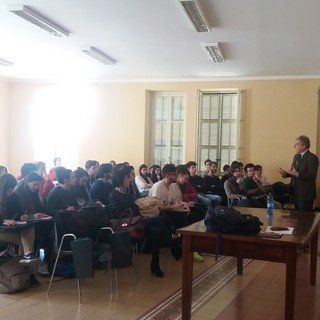 Sanremo: le quinte del Liceo Cassini hanno partecipato ad un incontro con il prof Claudio Bartocci Sanremo: le quinte del Liceo Cassini hanno partecipato ad un incontro con il prof Claudio Bartocci