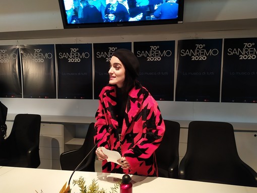 Con 'Tikibombom' Levante porta a Sanremo i 'suoi' ultimi, le anime in rivolta, i freak della classe Con 'Tikibombom' Levante porta a Sanremo i 'suoi' ultimi, le anime in rivolta, i freak della classe