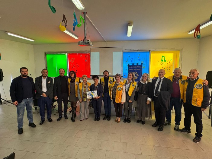 Ventimiglia, formazione e solidarietà: nuovo laboratorio di ottica al Fermi-Polo-Montale (Foto)