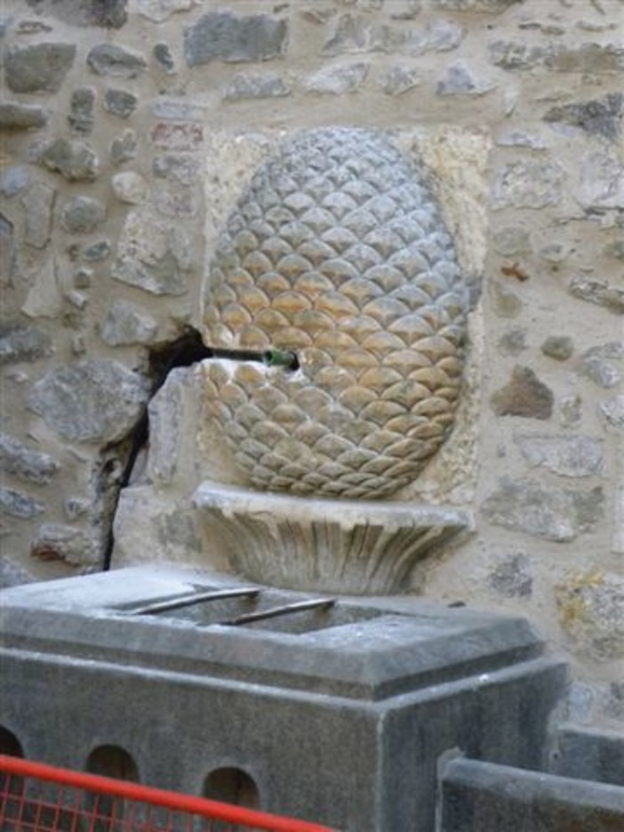 Danneggiamento fontana della Pigna: l'intervento di Mino Casabianca Danneggiamento fontana della Pigna: l'intervento di Mino Casabianca