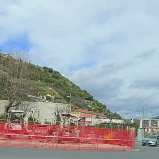 Lavori alla rotonda di Vallecrosia, Perri: "Intervento concluso in una sola giornata"