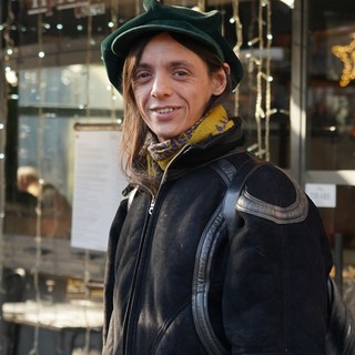 Festival di Sanremo, a Lucio Corsi la targa come miglior artista emergente Festival di Sanremo, a Lucio Corsi la targa come miglior artista emergente