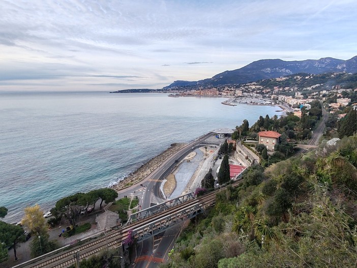 Frontalieri, Ventimiglia Futura boccia l’ipotesi dei bus: “Servono soluzioni strutturali, non alternative improvvisate”