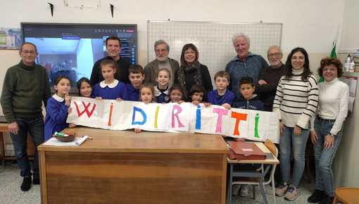 Triora: per il messaggio di Pace, lettera di elogio di Mattarella ai bambini della Scuola Primaria Ferraironi Triora: per il messaggio di Pace, lettera di elogio di Mattarella ai bambini della Scuola Primaria Ferraironi