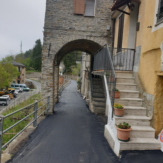Montalto Carpasio: conclusi lavori asfaltatura sulla strada che porta al Santuario della Madonna di Piazzima e di Via Martiri (foto)