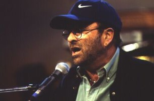 Lucio Dalla a Onda Ligure 101: "Secondo me Morandi dovrebbe fare il Festival fottendosene!"