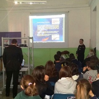 Taggia: a lezione di legalità con i Carabinieri, stamattina l'incontro nelle scuole con il Luogotenente Rinaldi Taggia: a lezione di legalità con i Carabinieri, stamattina l'incontro nelle scuole con il Luogotenente Rinaldi