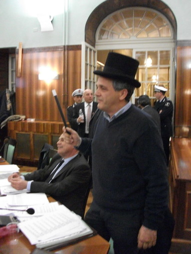 Faraldi con la bacchetta ed il cappello da mago